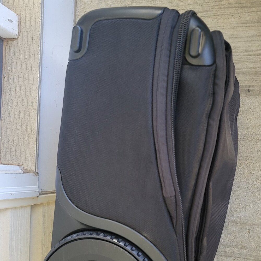 G-RO Smart Carry-On Bag 22" 2-Wheel Luggage + Battery Pack ALL BACK